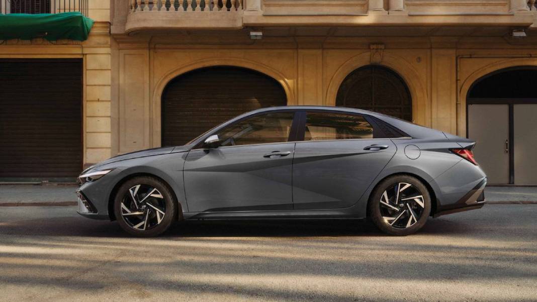 100 bin lira indirimle alın 3 ay sonra ödeyin! Yeni Hyundai Elentra'dan kaçırılmayacak fırsat 1